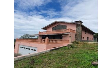 VENDO CASA DE TRES NIVELES EN ALTOS DEL MARIA PIMONTE