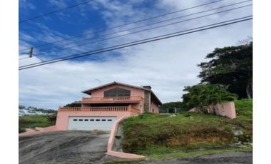 VENDO CASA DE TRES NIVELES EN ALTOS DEL MARIA PIMONTE