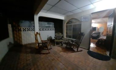 SE VENDE CASA EN DON BOSCO
