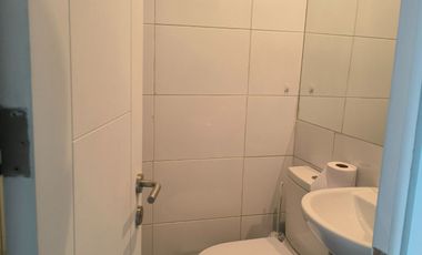 OFIC. 2 PRIVADOS + 2 BAÑOS + RECEPCION CON ESTAC Y BOD