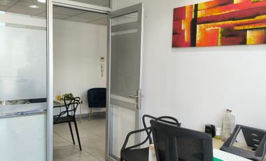 OFIC. 2 PRIVADOS + 2 BAÑOS + RECEPCION CON ESTAC Y BOD