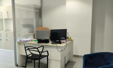 OFIC. 2 PRIVADOS + 2 BAÑOS + RECEPCION CON ESTAC Y BOD