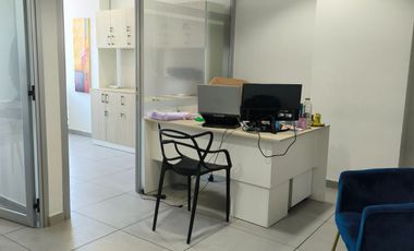 OFIC. 2 PRIVADOS + 2 BAÑOS + RECEPCION CON ESTAC Y BOD