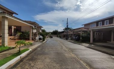 SE VENDE CASA EN EL PH VILLA TIBER EN BRISAS DEL GOLF