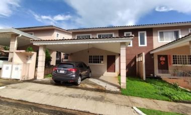 SE VENDE CASA EN EL PH VILLA TIBER EN BRISAS DEL GOLF