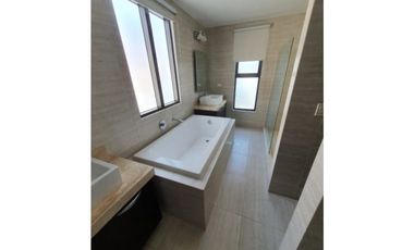 SE VENDE CASA EN EL PH NATIVA EN HOWARD