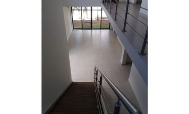 SE VENDE CASA EN EL PH NATIVA EN HOWARD