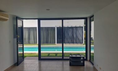 SE VENDE CASA EN EL PH VILLAGE AT THE POOL EN ANTON RIO HATO