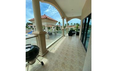 SE VENDE APARTAMENTO EN EL PH LAS OLAS II VISTA MAR SAN CARLOS