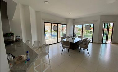 SE VENDE APARTAMENTO EN EL PH LAS OLAS II VISTA MAR SAN CARLOS