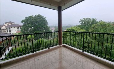 Pent House Embassy Club. Venta de Inversión. Con inquilino .