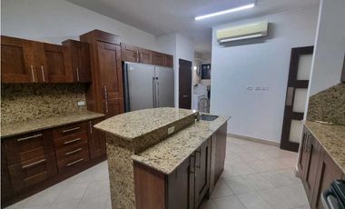 Pent House Embassy Club. Venta de Inversión. Con inquilino .