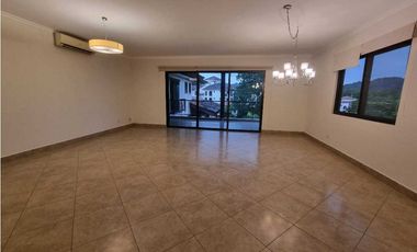 Pent House Embassy Club. Venta de Inversión. Con inquilino .