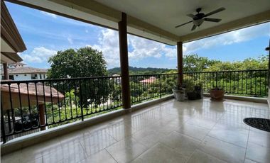 Pent House Embassy Club. Venta de Inversión. Con inquilino .