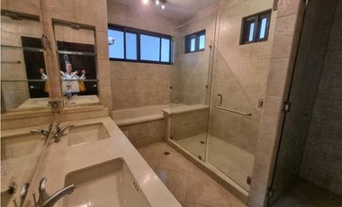 Pent House Embassy Club. Venta de Inversión. Con inquilino .