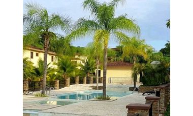 Pent House Embassy Club. Venta de Inversión. Con inquilino .