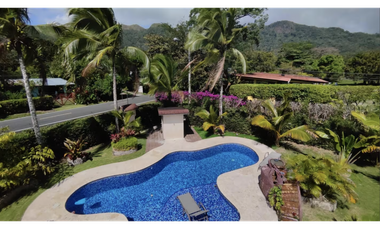 ANTON / EL VALLE / 1895M / 4 HABITACIONES / 4 PARKING / PISCINA