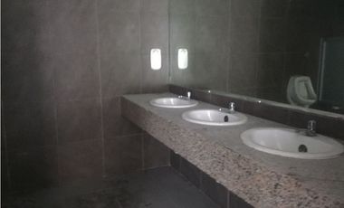 Se Alquila Local sobre Vía España