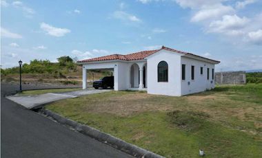 Venta de Terreno de 903 mts con Casa en San Carlos/ Hacienda Pacifica