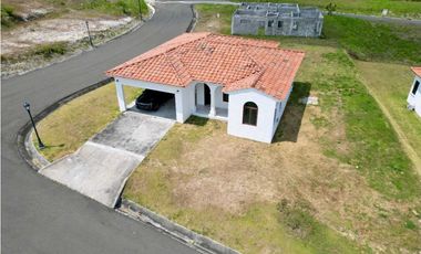 Venta de Terreno de 903 mts con Casa en San Carlos/ Hacienda Pacifica