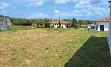 Venta de Terreno de 903 mts con Casa en San Carlos/ Hacienda Pacifica