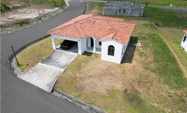 Venta de Terreno de 903 mts con Casa en San Carlos/ Hacienda Pacifica