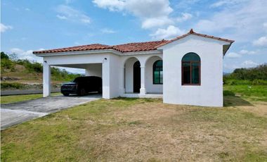 Venta de Terreno de 903 mts con Casa en San Carlos/ Hacienda Pacifica