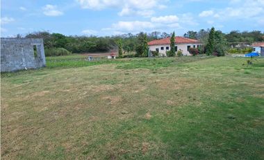 Venta de Terreno de 903 mts con Casa en San Carlos/ Hacienda Pacifica