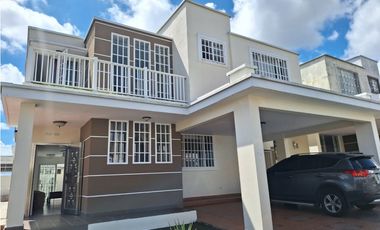 Venta de Casa esquinera de 310 mts en Brisas del Golf/ Brisas Point