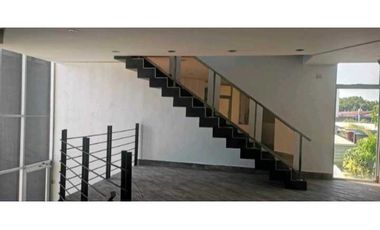 LOCALES COMERCIALES Y OFICINA PARQUE LEFEVRE 170M2