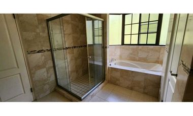 CASA DUPLEX EN CLAYTON EN EMBASSY CLUB  3REC 3B CBE L/B  336M2