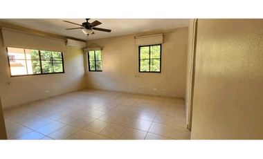 CASA DUPLEX EN CLAYTON EN EMBASSY CLUB  3REC 3B CBE L/B  336M2