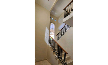 CASA DUPLEX EN CLAYTON EN EMBASSY CLUB  3REC 3B CBE L/B  336M2