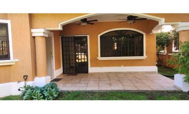 CASA DUPLEX EN CLAYTON EN EMBASSY CLUB  3REC 3B CBE L/B  336M2