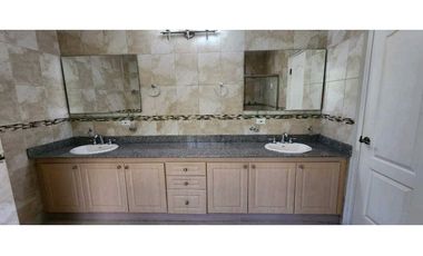 CASA DUPLEX EN CLAYTON EN EMBASSY CLUB  3REC 3B CBE L/B  336M2