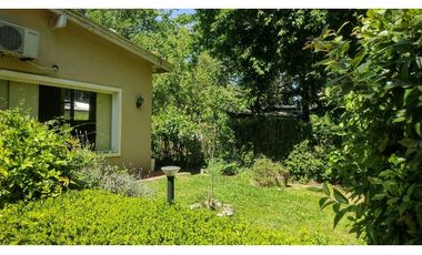 425 entre 135 y 136 - Casa en Venta