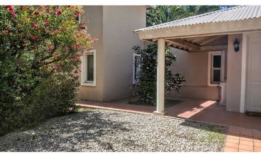 425 entre 135 y 136 - Casa en Venta