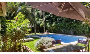 425 entre 135 y 136 - Casa en Venta