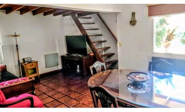425 entre 135 y 136 - Casa en Venta
