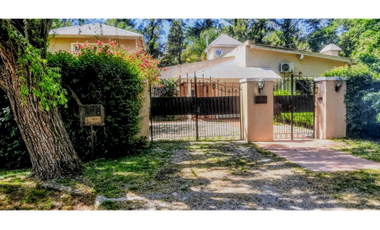425 entre 135 y 136 - Casa en Venta