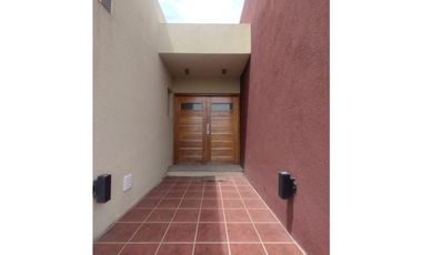 ALQUILER ANUAL BARRIO CAUSANA CARLOS PAZ CORDOBA PILETA