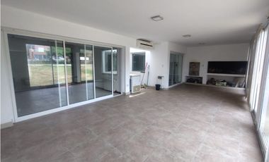 ALQUILER ANUAL BARRIO CAUSANA CARLOS PAZ CORDOBA PILETA