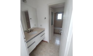 ALQUILER ANUAL BARRIO CAUSANA CARLOS PAZ CORDOBA PILETA