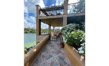 VENTA DE CASA CAMPESTRE CON ACCESO AL EMBALSE DE GUATAPÉ