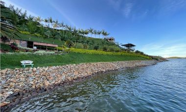 VENTA DE CASA CAMPESTRE CON ACCESO AL EMBALSE DE GUATAPÉ