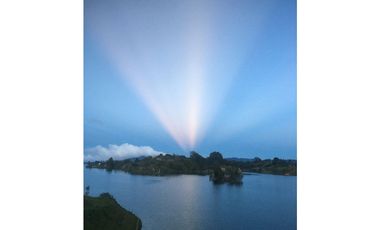 VENTA DE CASA CAMPESTRE CON ACCESO AL EMBALSE DE GUATAPÉ