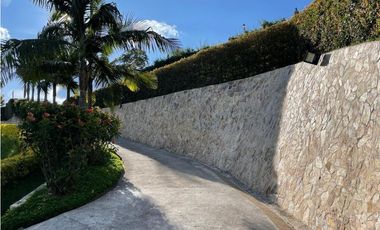 VENTA DE CASA CAMPESTRE CON ACCESO AL EMBALSE DE GUATAPÉ