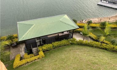 VENTA DE CASA CAMPESTRE CON ACCESO AL EMBALSE DE GUATAPÉ