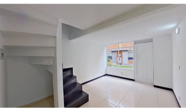 Casa en conjunto cerrado en venta en barrio El Pino, Suba