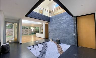 CASA EN ARRIENDO SECTOR LOMA DEL ATRAVESADO - ENVIGADO